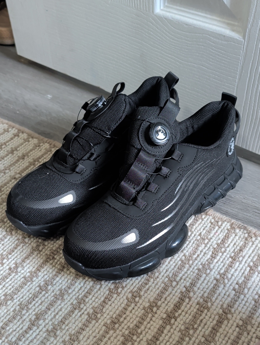 Men's Black Mesh Sneakers with Dial Closure